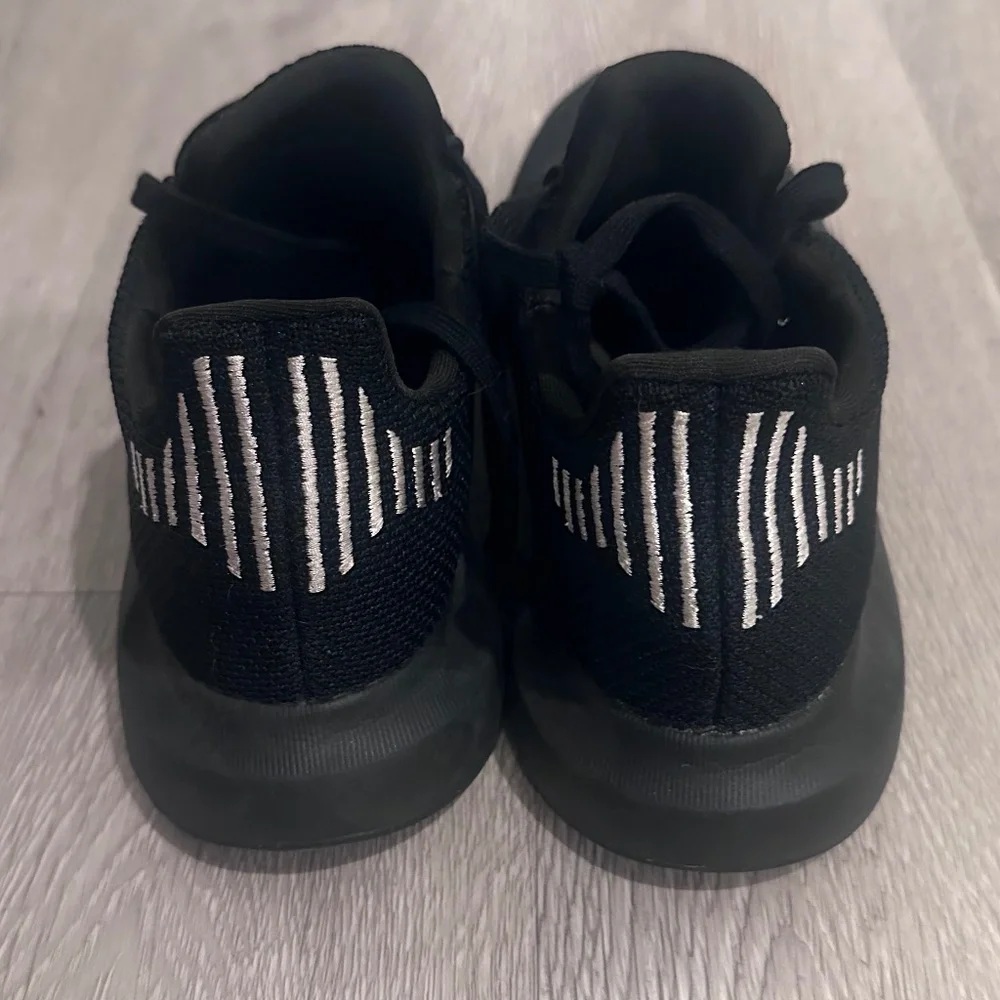 Adidas Swift Run Running Shoes - Picture 2 of 5